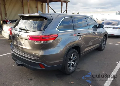 2017 Toyota Highlander Le Plus из США, поврежденный, VIN 5TDBZRFH5HS443592